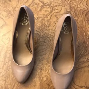 Jessica Simpson tan heels.